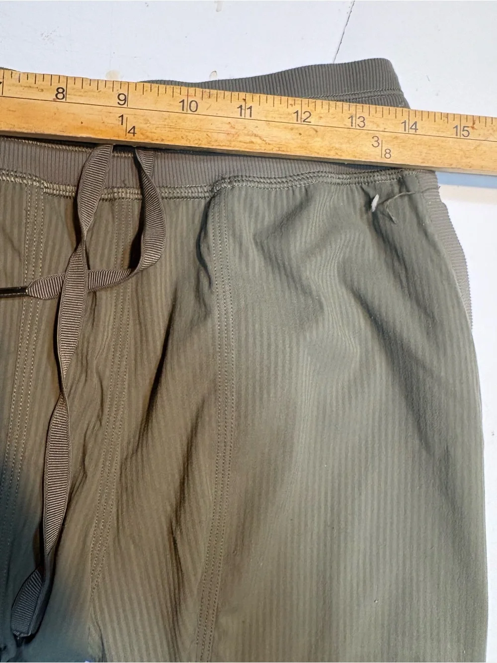lululemon Lightweight Adjustable Mid-Rise Cargo Pants small